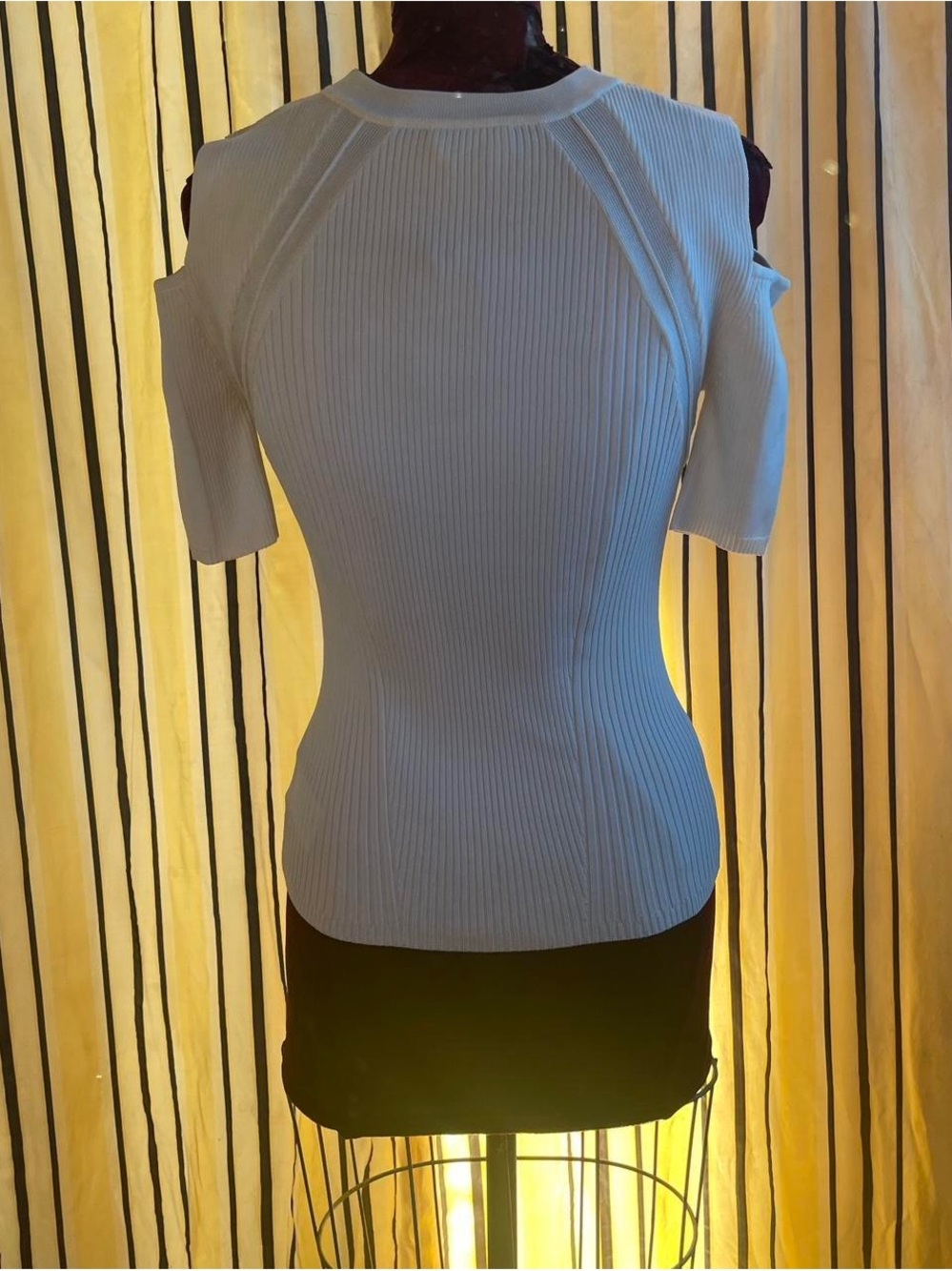 bebe White Cold-Shoulder Ribbed Keyhole Top - Picture 2 of 2